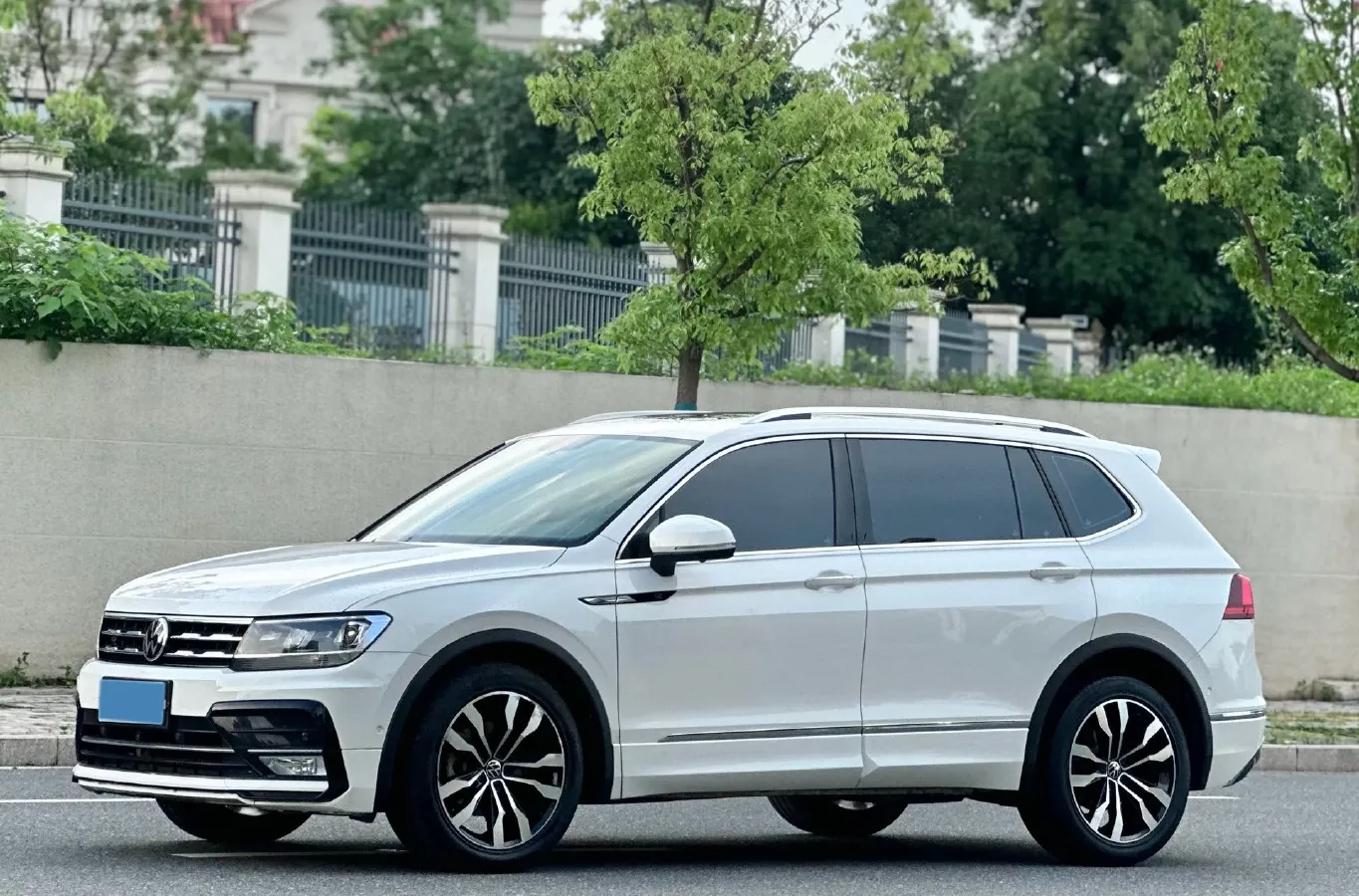 2021 Volkswagen Tiguan L 2.0T 186HP L4 7DCT,autocango,china used car exporter,china ev exporter,chinese used car exporter,chinese used ev exporter