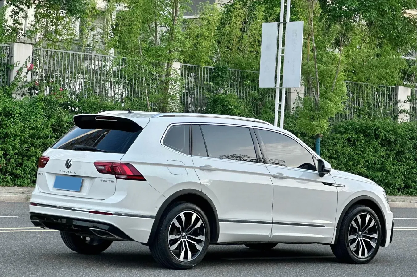 2021 Volkswagen Tiguan L 2.0T 186HP L4 7DCT,autocango,china used car exporter,china ev exporter,chinese used car exporter,chinese used ev exporter