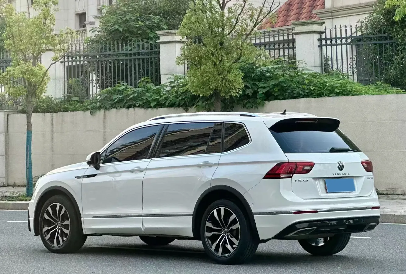 2021 Volkswagen Tiguan L 2.0T 186HP L4 7DCT,autocango,china used car exporter,china ev exporter,chinese used car exporter,chinese used ev exporter