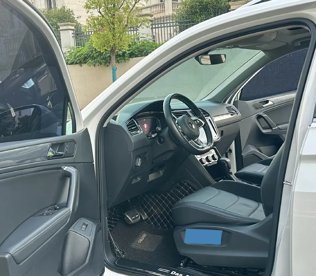 2021 Volkswagen Tiguan L 2.0T 186HP L4 7DCT,autocango,china used car exporter,china ev exporter,chinese used car exporter,chinese used ev exporter