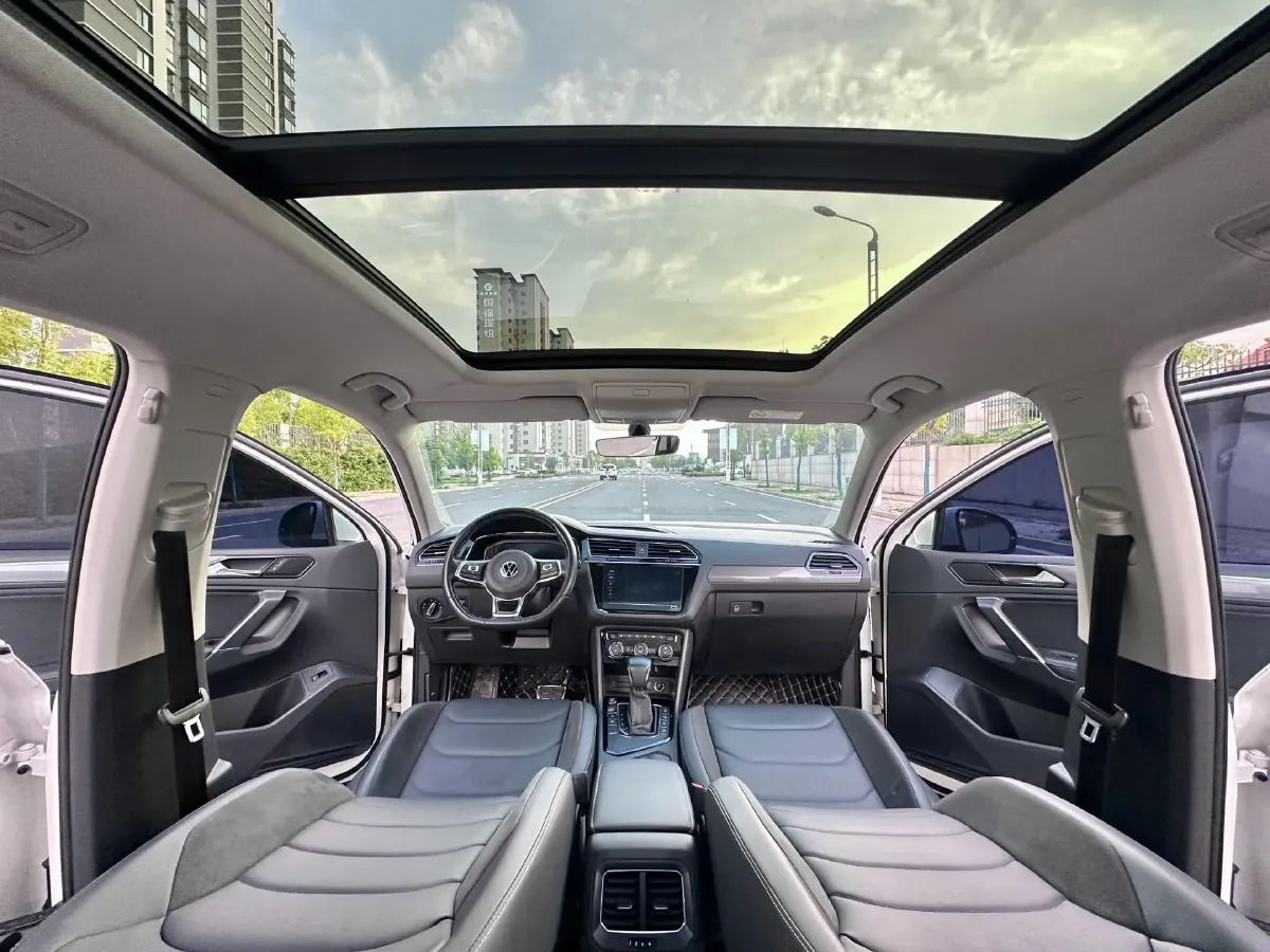 2021 Volkswagen Tiguan L 2.0T 186HP L4 7DCT,autocango,china used car exporter,china ev exporter,chinese used car exporter,chinese used ev exporter