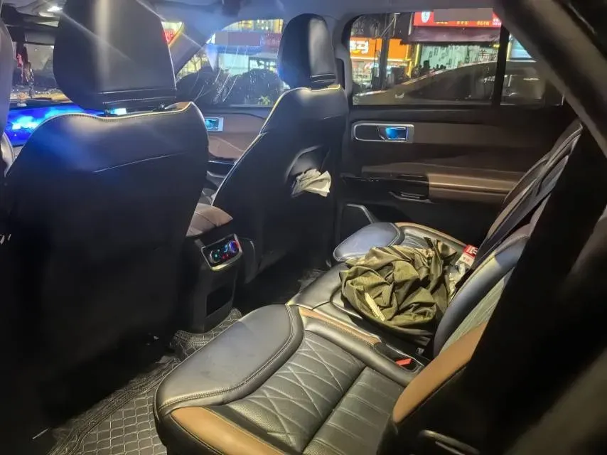 2024 Ford Explorer 2.3T 289HP L4 10AT,autocango,china used car exporter,china ev exporter,chinese used car exporter,chinese used ev exporter