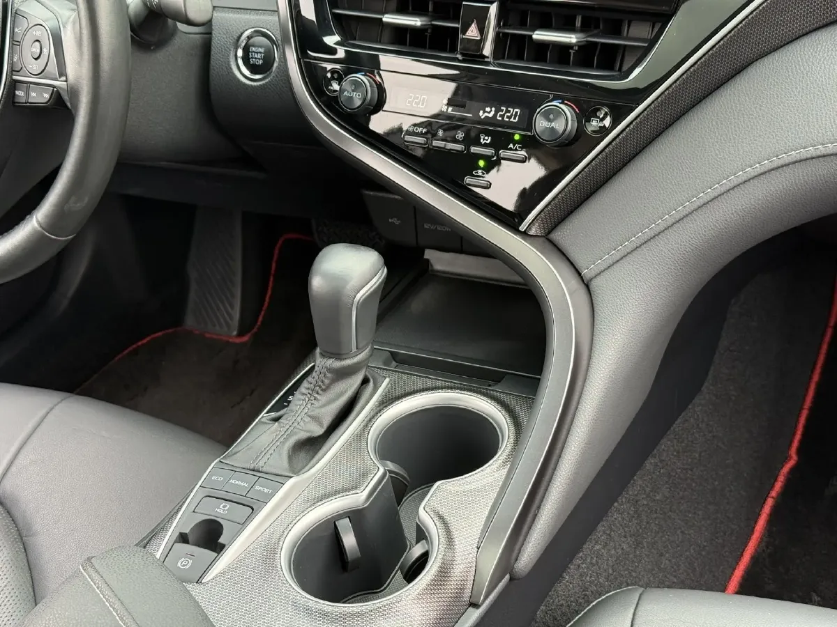 2023 Toyota Camry 2.5L 207HP L4 8AT,autocango,china used car exporter,china ev exporter,chinese used car exporter,chinese used ev exporter