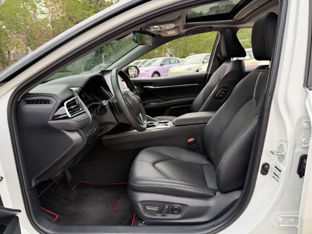 2023 Toyota Camry 2.5L 207HP L4 8AT,autocango,china used car exporter,china ev exporter,chinese used car exporter,chinese used ev exporter