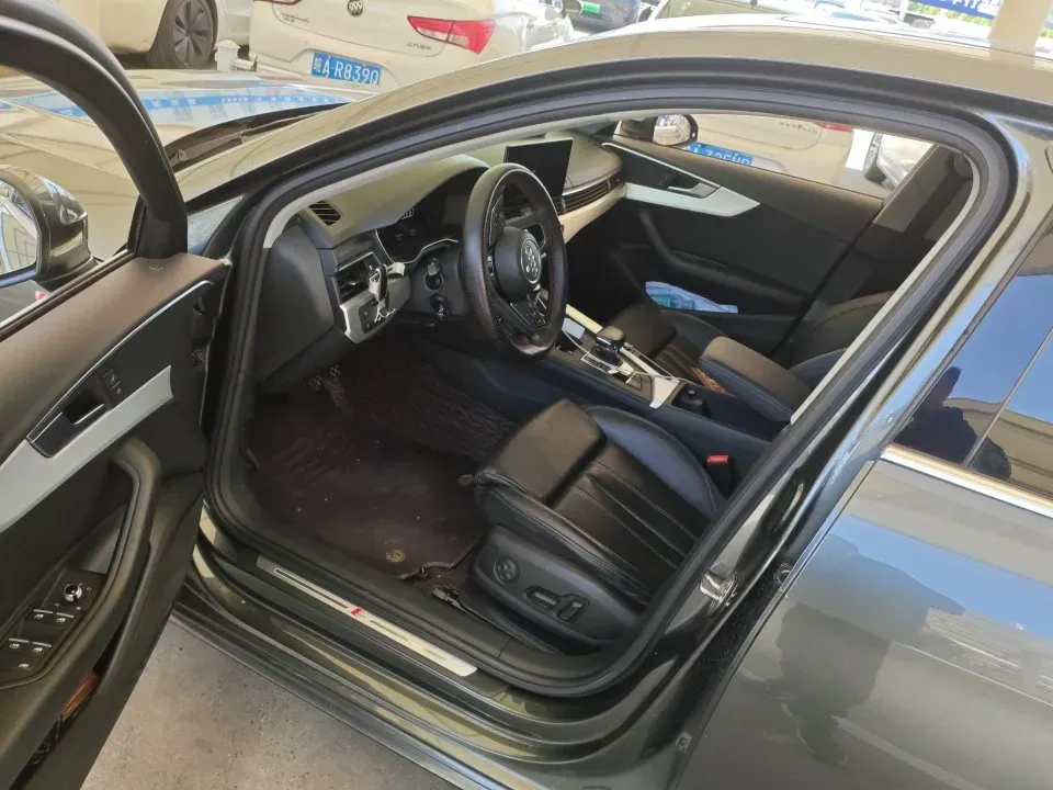 2020 Audi A4L 2.0T 190HP L4 7DCT,autocango,china used car exporter,china ev exporter,chinese used car exporter,chinese used ev exporter