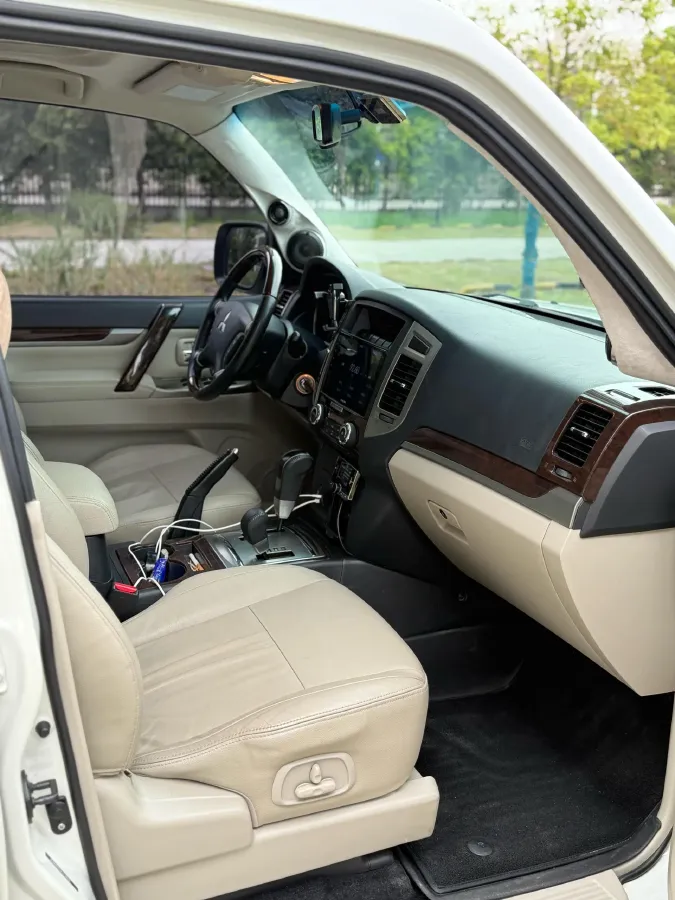 2017 Land Rover Range Rover Evoque 2.0T 241HP L4 9AT,autocango,china used car exporter,china ev exporter,chinese used car exporter,chinese used ev exporter