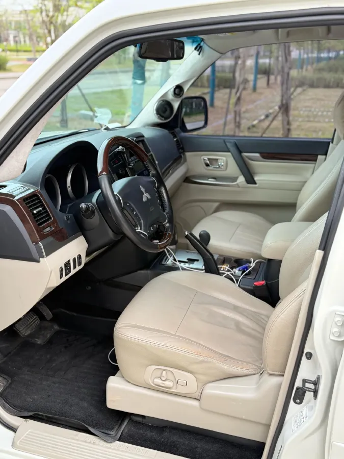 2017 Land Rover Range Rover Evoque 2.0T 241HP L4 9AT,autocango,china used car exporter,china ev exporter,chinese used car exporter,chinese used ev exporter