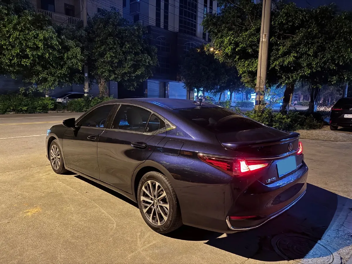 2023 Lexus ES 2.0L 173HP L4 CVT,autocango,china used car exporter,china ev exporter,chinese used car exporter,chinese used ev exporter