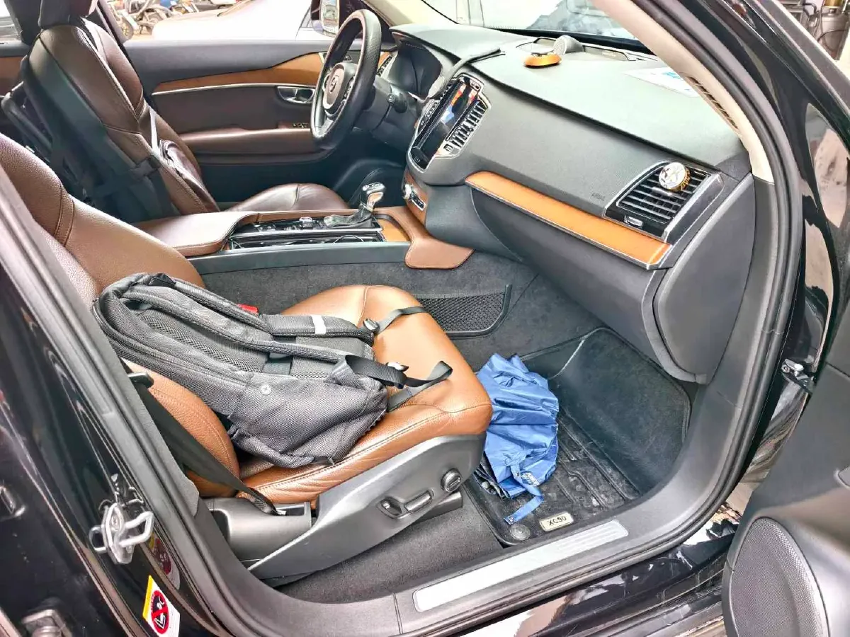 2019 Volvo XC90 2.0T 320HP L4 8AT,autocango,china used car exporter,china ev exporter,chinese used car exporter,chinese used ev exporter