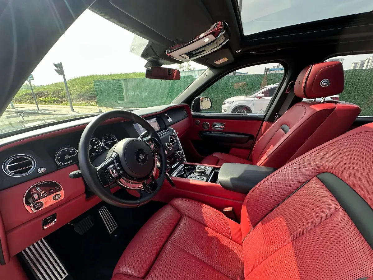 2018 Rolls-Royce Cullinan 6.7T 571HP V12 8AT,autocango,china used car exporter,china ev exporter,chinese used car exporter,chinese used ev exporter