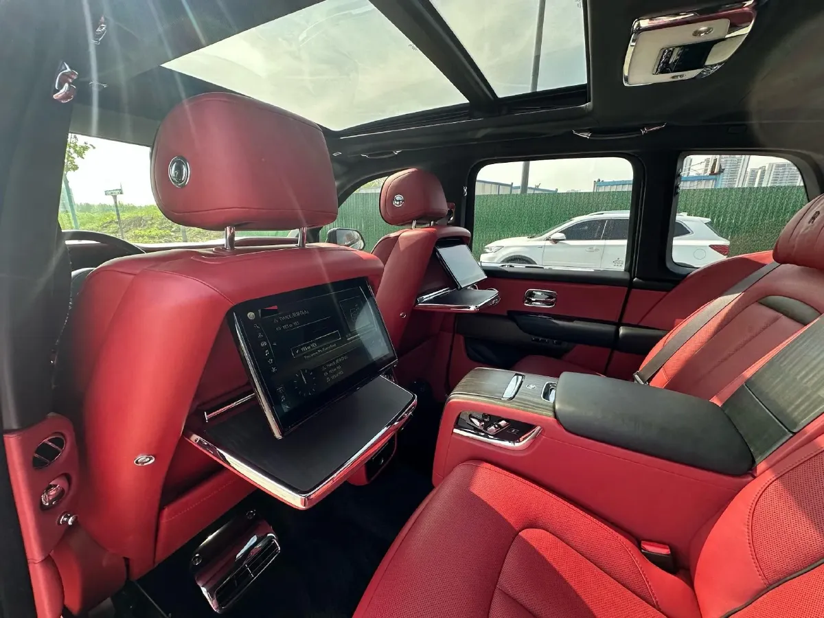 2018 Rolls-Royce Cullinan 6.7T 571HP V12 8AT,autocango,china used car exporter,china ev exporter,chinese used car exporter,chinese used ev exporter