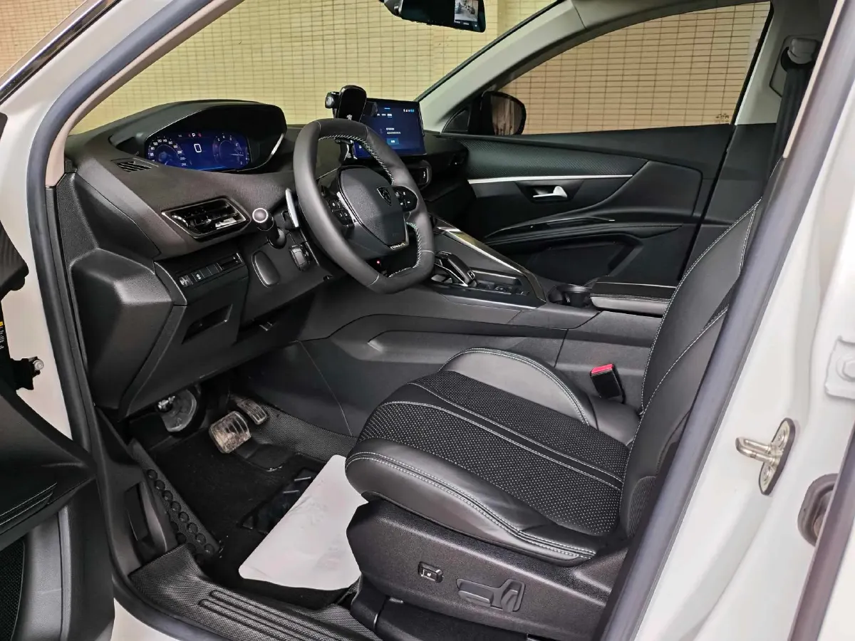 2023 Peugeot 5008 1.8T 211HP L4 8AT,autocango,china used car exporter,china ev exporter,chinese used car exporter,chinese used ev exporter