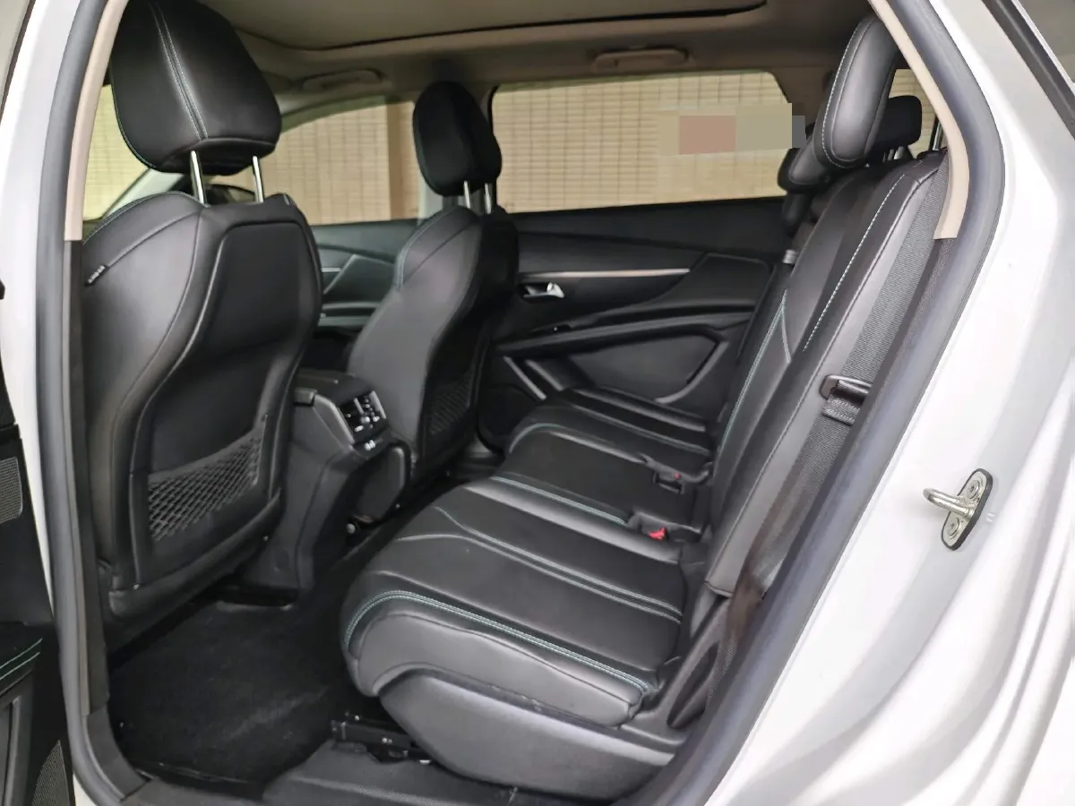 2023 Peugeot 5008 1.8T 211HP L4 8AT,autocango,china used car exporter,china ev exporter,chinese used car exporter,chinese used ev exporter