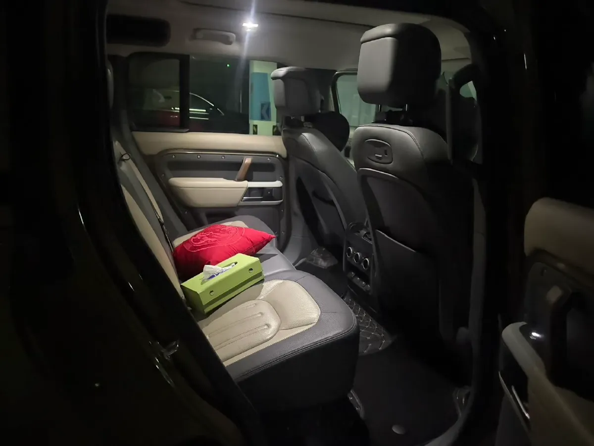 2022 Land Rover Defender 3.0T 400HP L6 8AT,autocango,china used car exporter,china ev exporter,chinese used car exporter,chinese used ev exporter