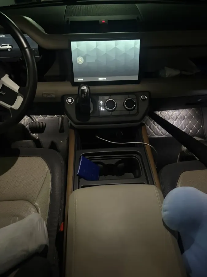 2022 Land Rover Defender 3.0T 400HP L6 8AT,autocango,china used car exporter,china ev exporter,chinese used car exporter,chinese used ev exporter