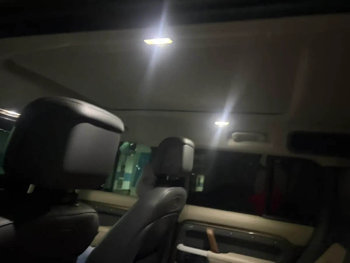 2022 Land Rover Defender 3.0T 400HP L6 8AT,autocango,china used car exporter,china ev exporter,chinese used car exporter,chinese used ev exporter