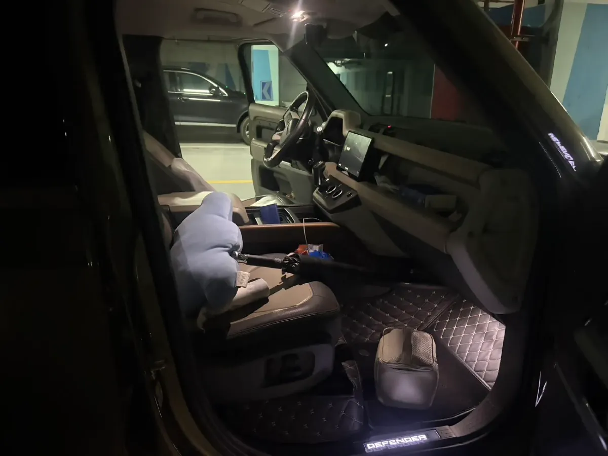 2022 Land Rover Defender 3.0T 400HP L6 8AT,autocango,china used car exporter,china ev exporter,chinese used car exporter,chinese used ev exporter