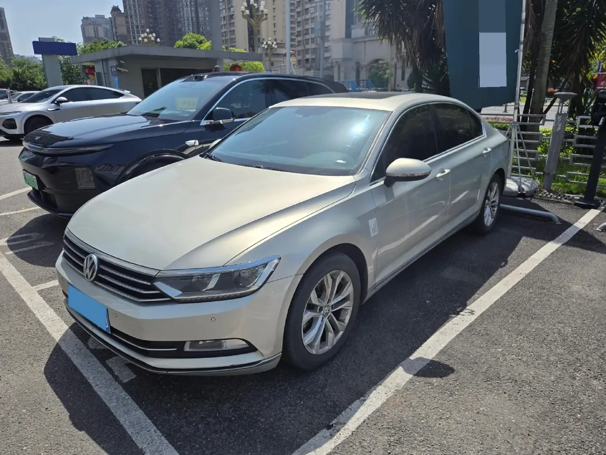 2018 Volkswagen Magotan 1.8T 180HP L4 7DCT,autocango,china used car exporter,china ev exporter,chinese used car exporter,chinese used ev exporter