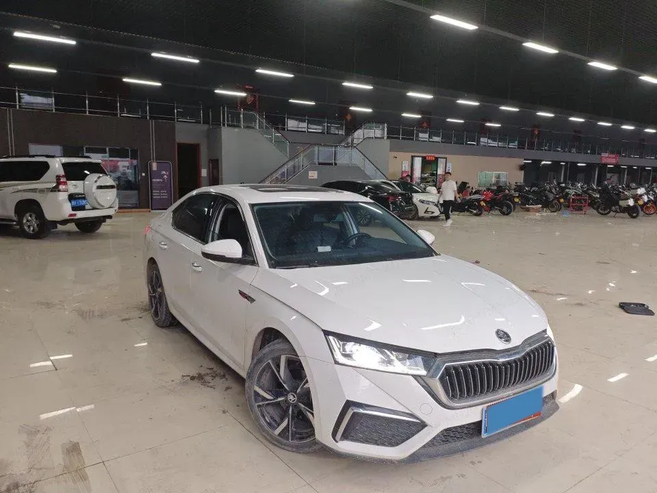 2021 Skoda Octavia 1.4T 150HP L4 7DCT,autocango,china used car exporter,china ev exporter,chinese used car exporter,chinese used ev exporter