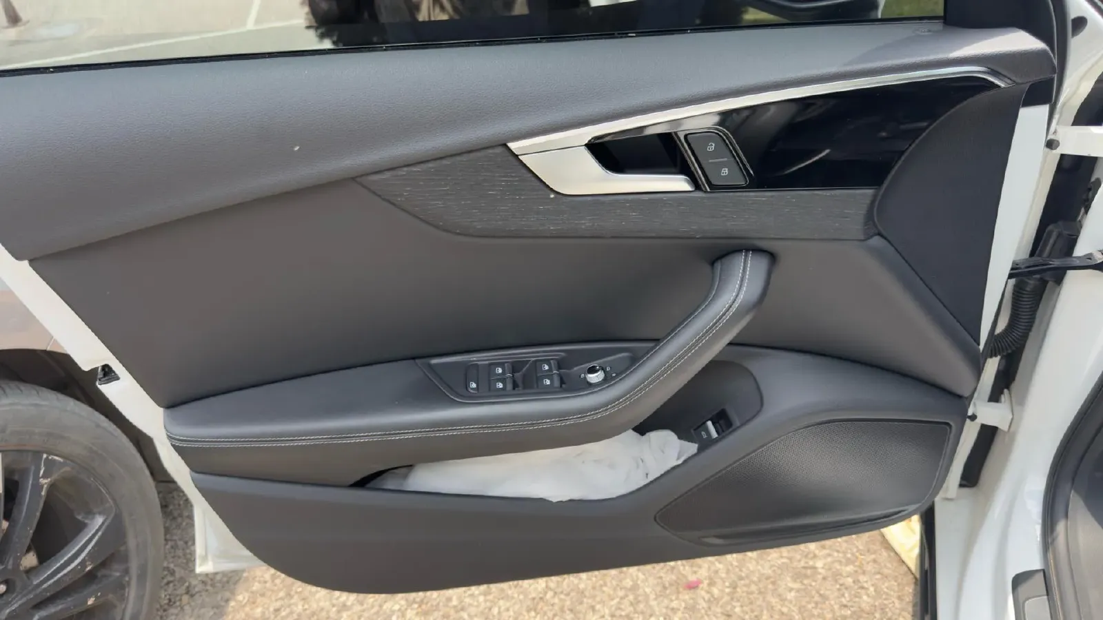 2023 Audi A4L 2.0T 190HP L4 7DCT,autocango,china used car exporter,china ev exporter,chinese used car exporter,chinese used ev exporter