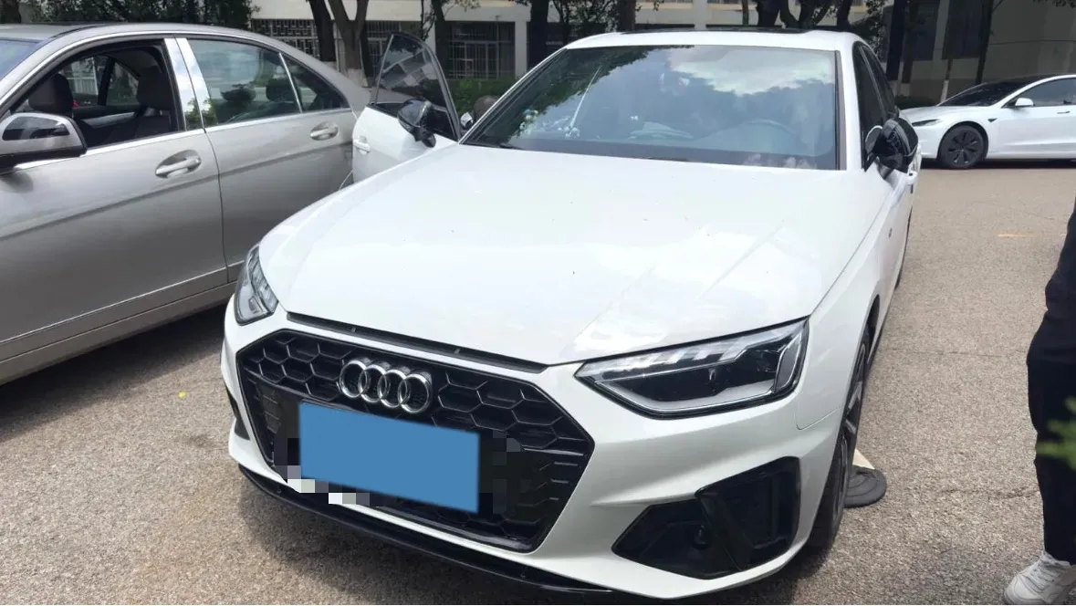 2023 Audi A4L 2.0T 190HP L4 7DCT,autocango,china used car exporter,china ev exporter,chinese used car exporter,chinese used ev exporter