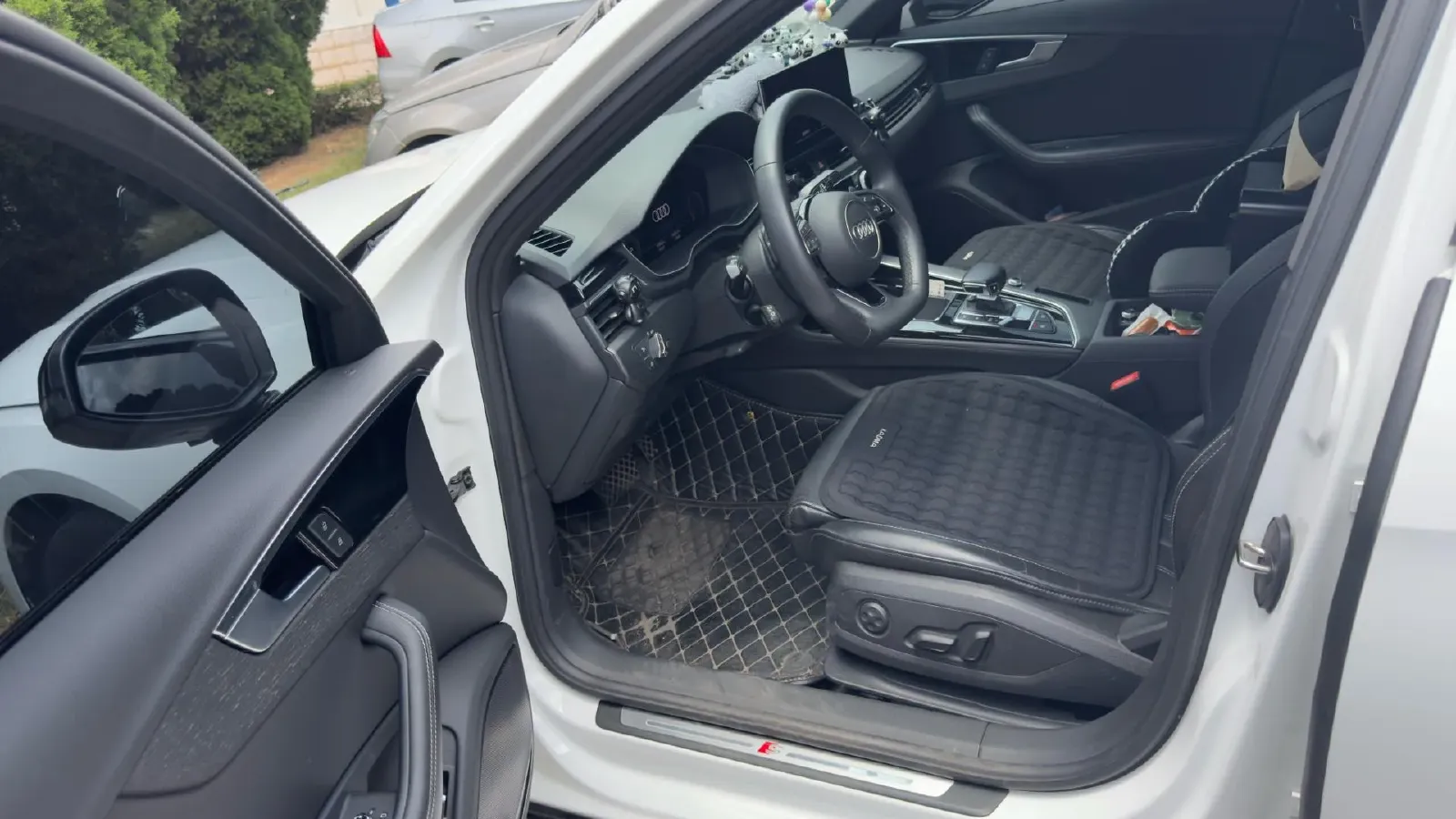 2023 Audi A4L 2.0T 190HP L4 7DCT,autocango,china used car exporter,china ev exporter,chinese used car exporter,chinese used ev exporter