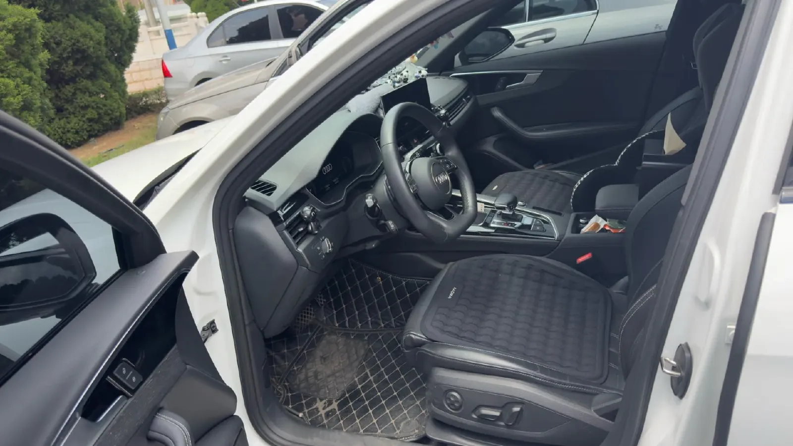 2023 Audi A4L 2.0T 190HP L4 7DCT,autocango,china used car exporter,china ev exporter,chinese used car exporter,chinese used ev exporter