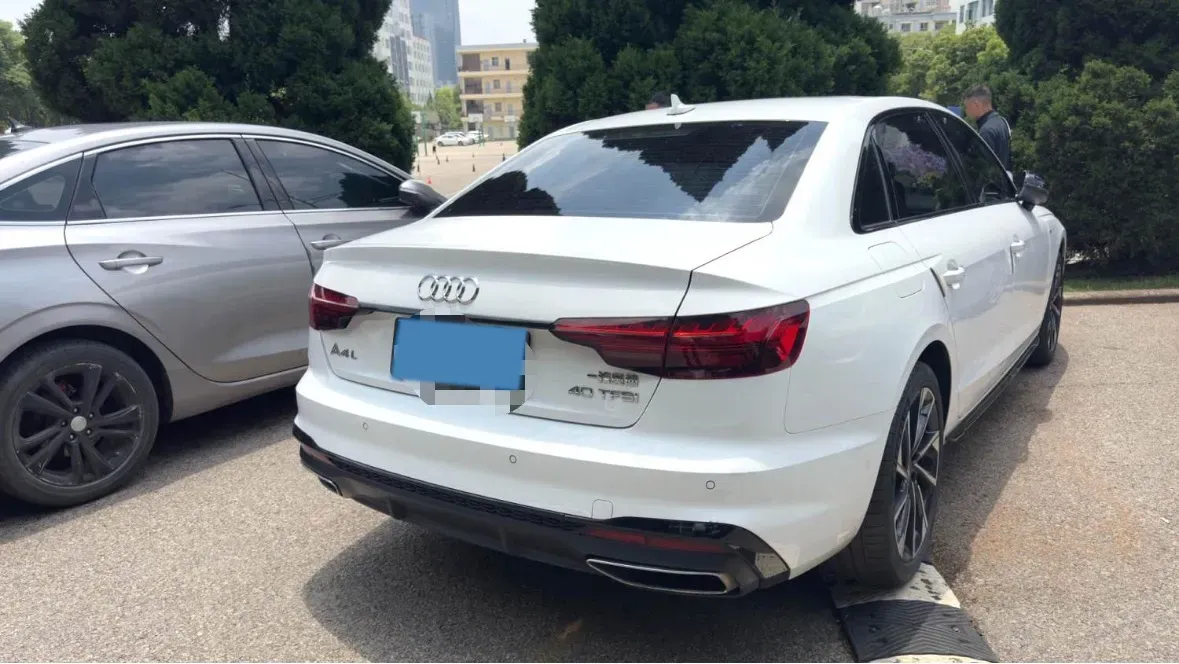 2023 Audi A4L 2.0T 190HP L4 7DCT,autocango,china used car exporter,china ev exporter,chinese used car exporter,chinese used ev exporter