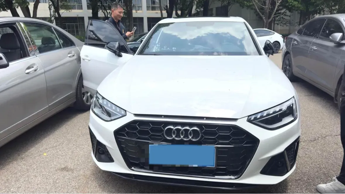 2023 Audi A4L 2.0T 190HP L4 7DCT,autocango,china used car exporter,china ev exporter,chinese used car exporter,chinese used ev exporter
