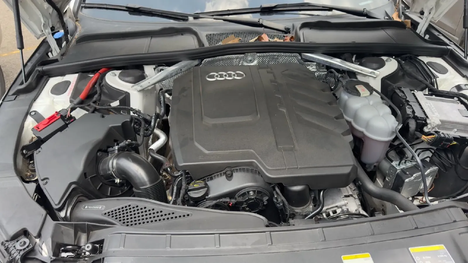 2023 Audi A4L 2.0T 190HP L4 7DCT,autocango,china used car exporter,china ev exporter,chinese used car exporter,chinese used ev exporter