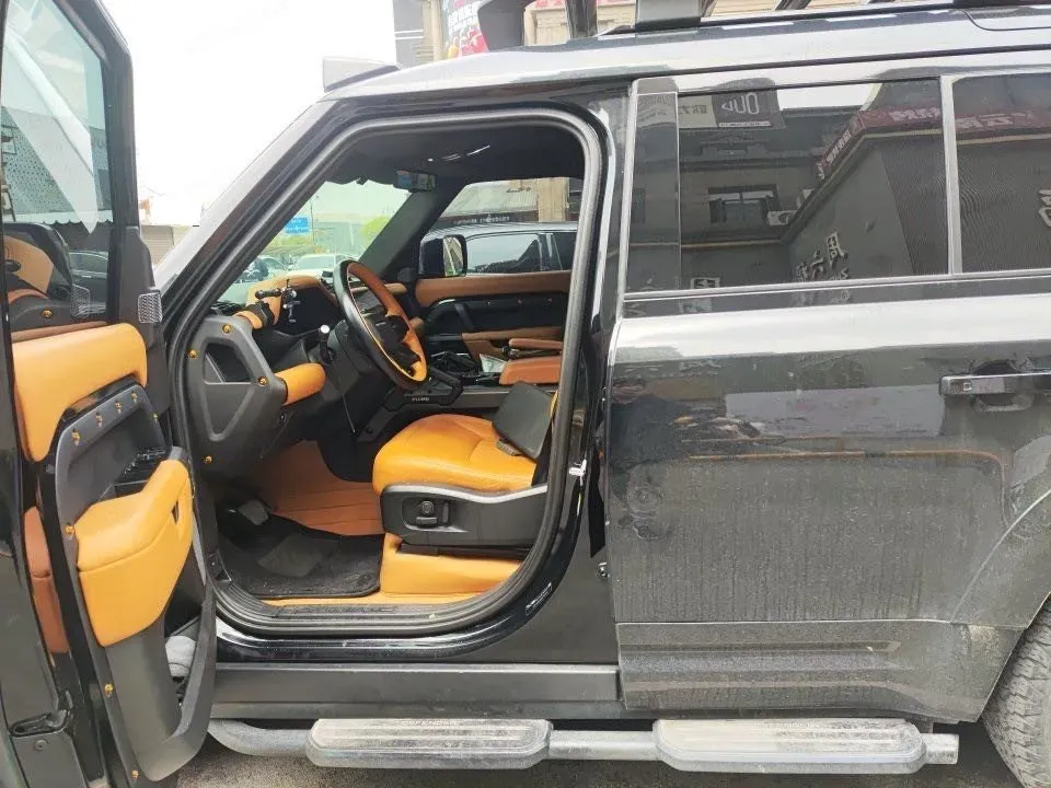 2023 Land Rover Defender 3.0T 400HP L6 8AT,autocango,china used car exporter,china ev exporter,chinese used car exporter,chinese used ev exporter