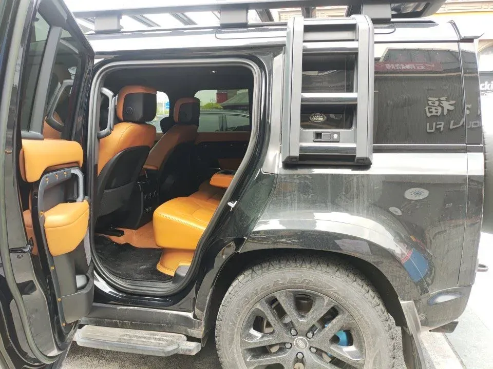 2023 Land Rover Defender 3.0T 400HP L6 8AT,autocango,china used car exporter,china ev exporter,chinese used car exporter,chinese used ev exporter