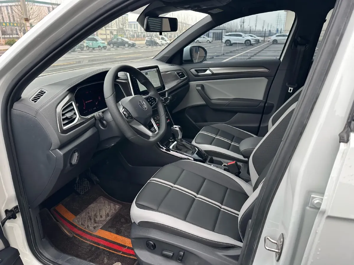 2025 Volkswagen T-Roc 1.4T 150HP L4 7DCT,autocango,china used car exporter,china ev exporter,chinese used car exporter,chinese used ev exporter