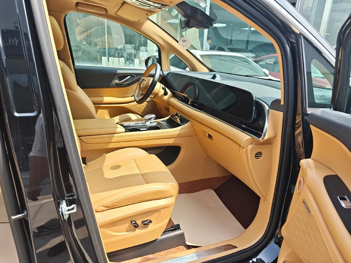 2022 Voyah Dream 1.5T 136HP L4 PHEV 25.57KWH,autocango,china used car exporter,china ev exporter,chinese used car exporter,chinese used ev exporter