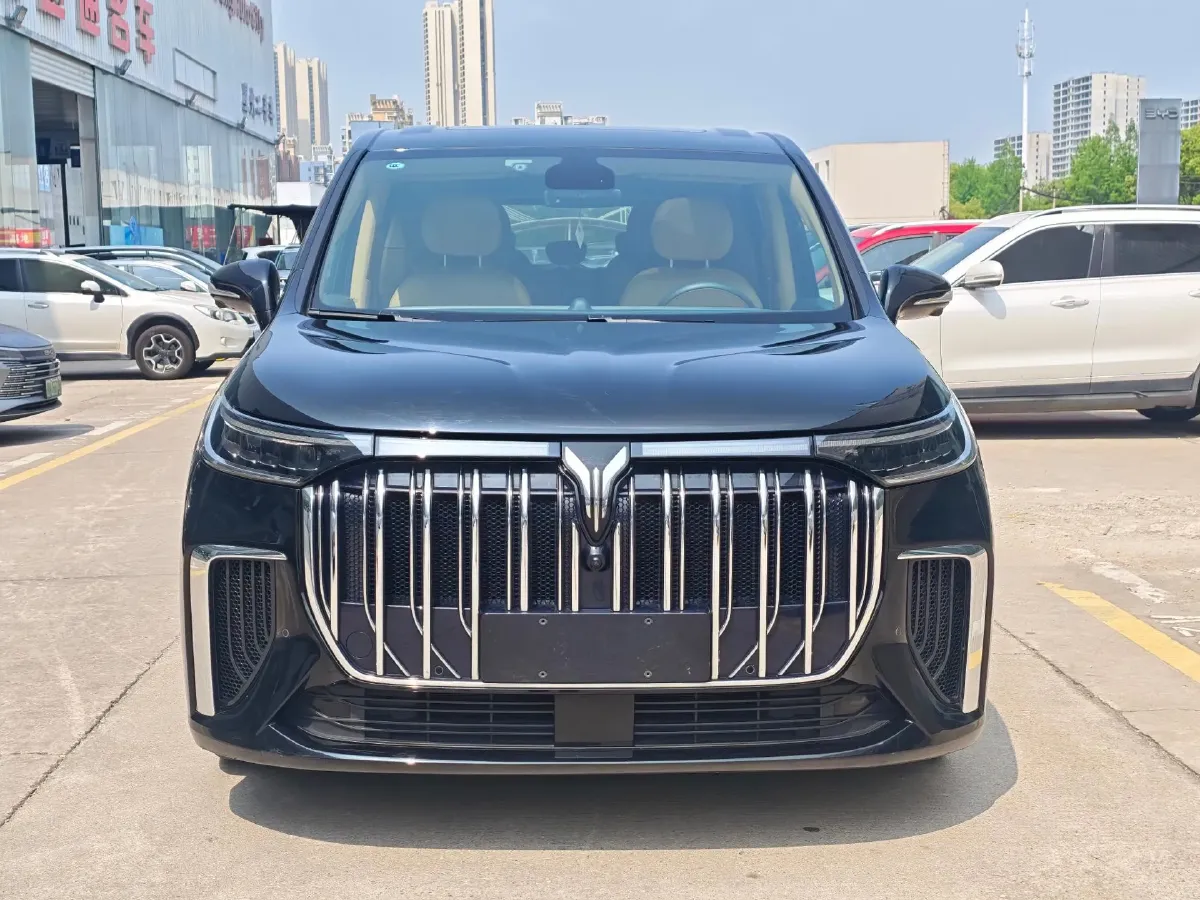 2022 Voyah Dream 1.5T 136HP L4 PHEV 25.57KWH,autocango,china used car exporter,china ev exporter,chinese used car exporter,chinese used ev exporter