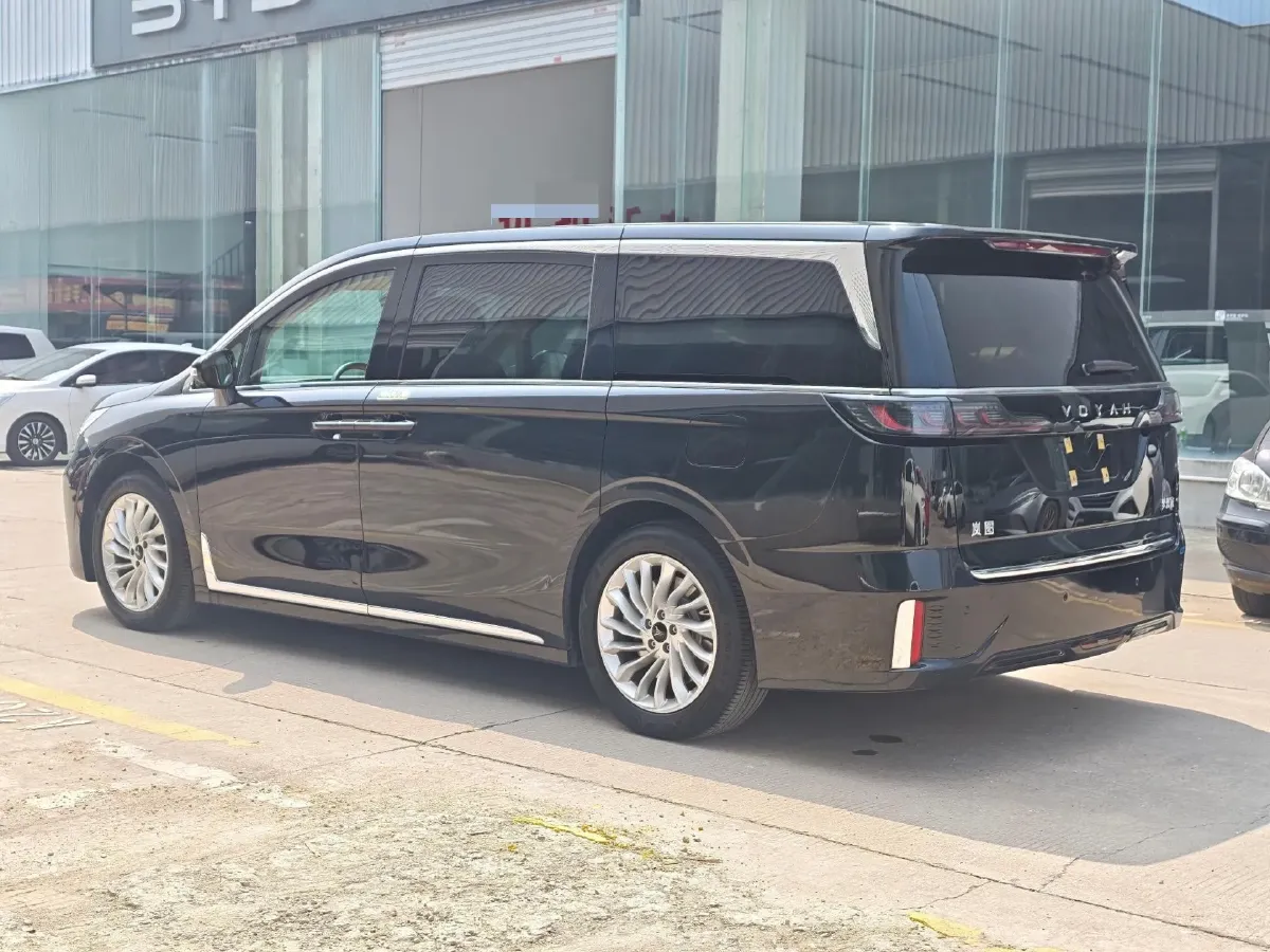 2022 Voyah Dream 1.5T 136HP L4 PHEV 25.57KWH,autocango,china used car exporter,china ev exporter,chinese used car exporter,chinese used ev exporter