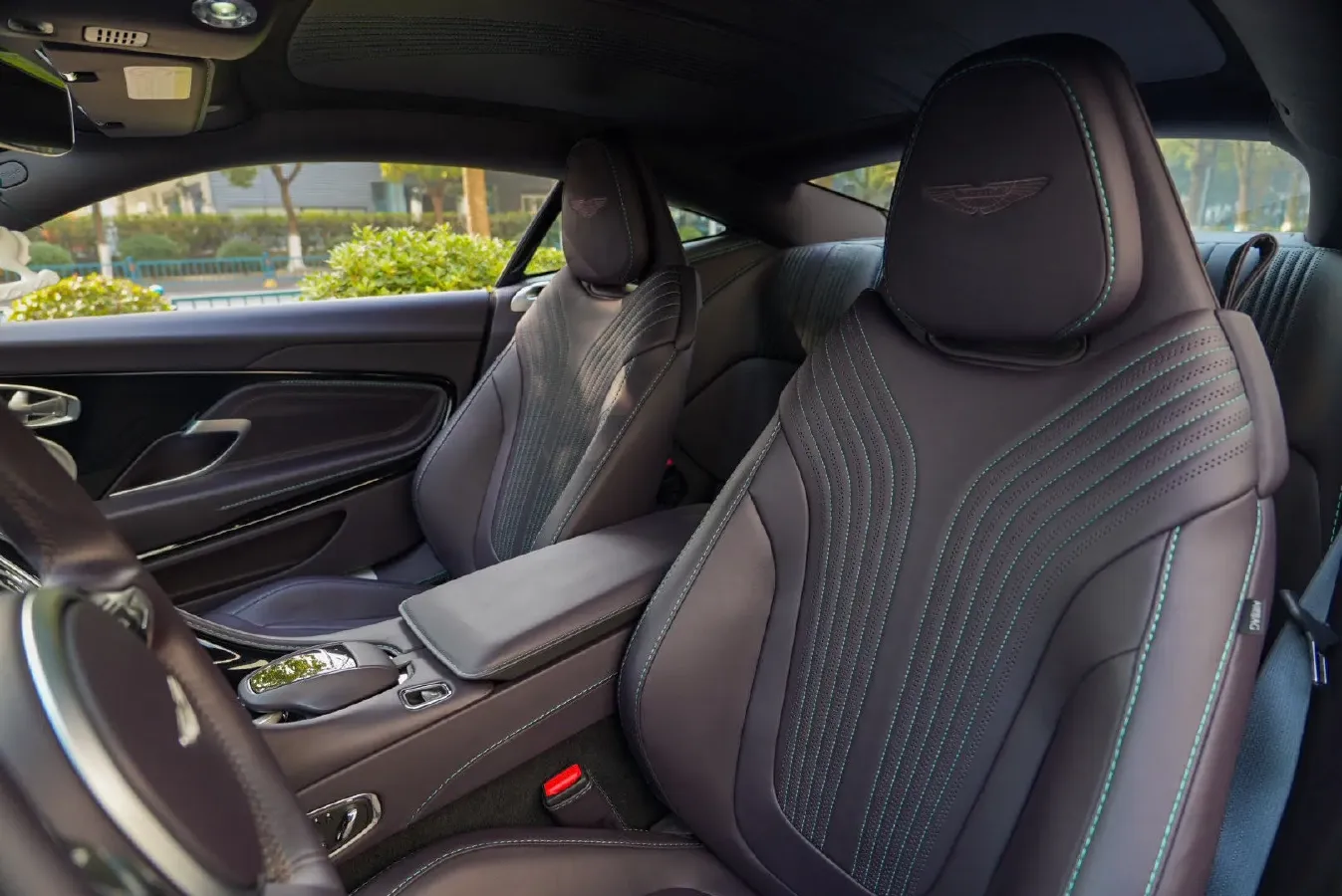 2019 Aston Martin DB11 4.0T 510HP V8 8AT,autocango,china used car exporter,china ev exporter,chinese used car exporter,chinese used ev exporter