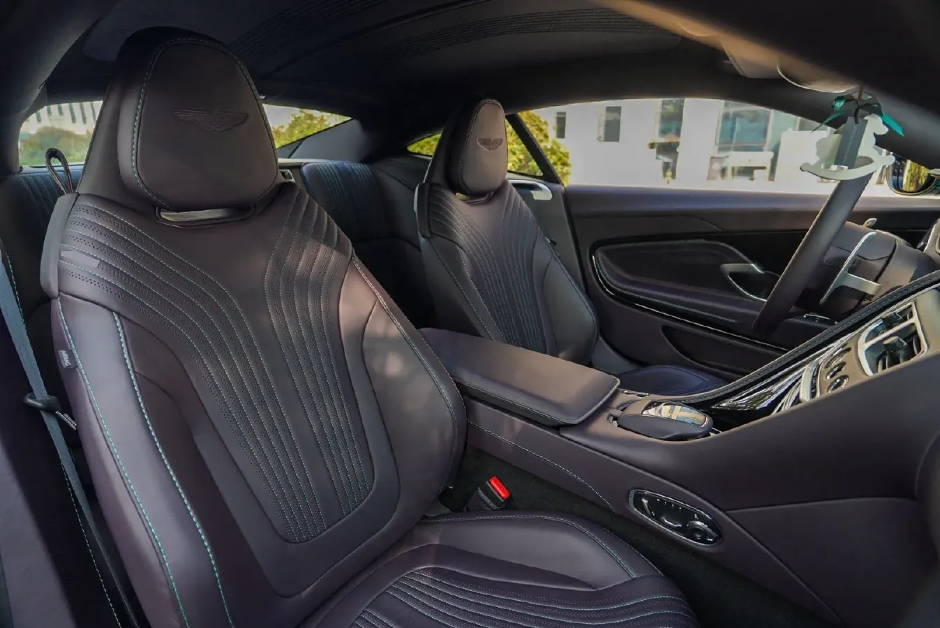 2019 Aston Martin DB11 4.0T 510HP V8 8AT,autocango,china used car exporter,china ev exporter,chinese used car exporter,chinese used ev exporter