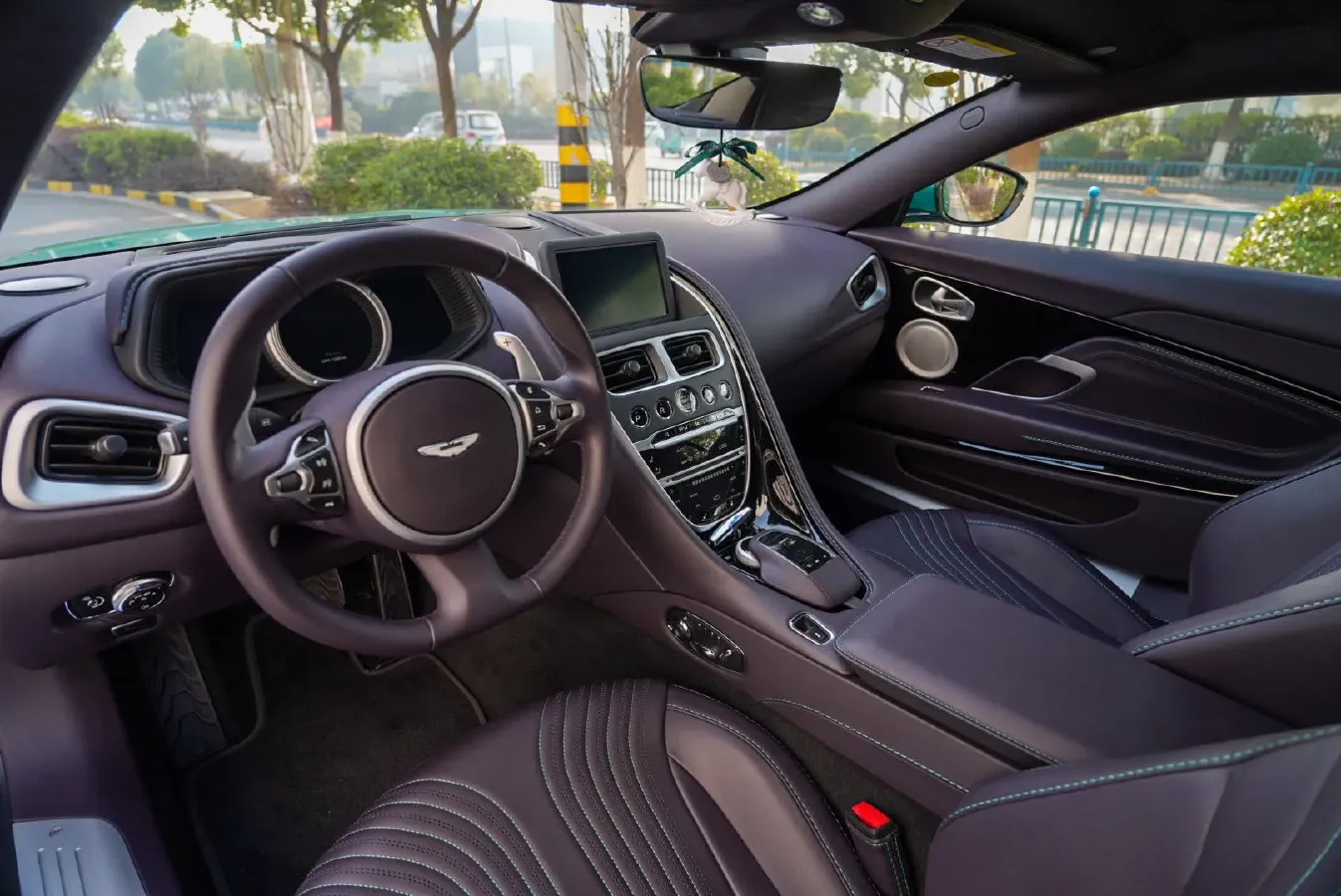 2019 Aston Martin DB11 4.0T 510HP V8 8AT,autocango,china used car exporter,china ev exporter,chinese used car exporter,chinese used ev exporter