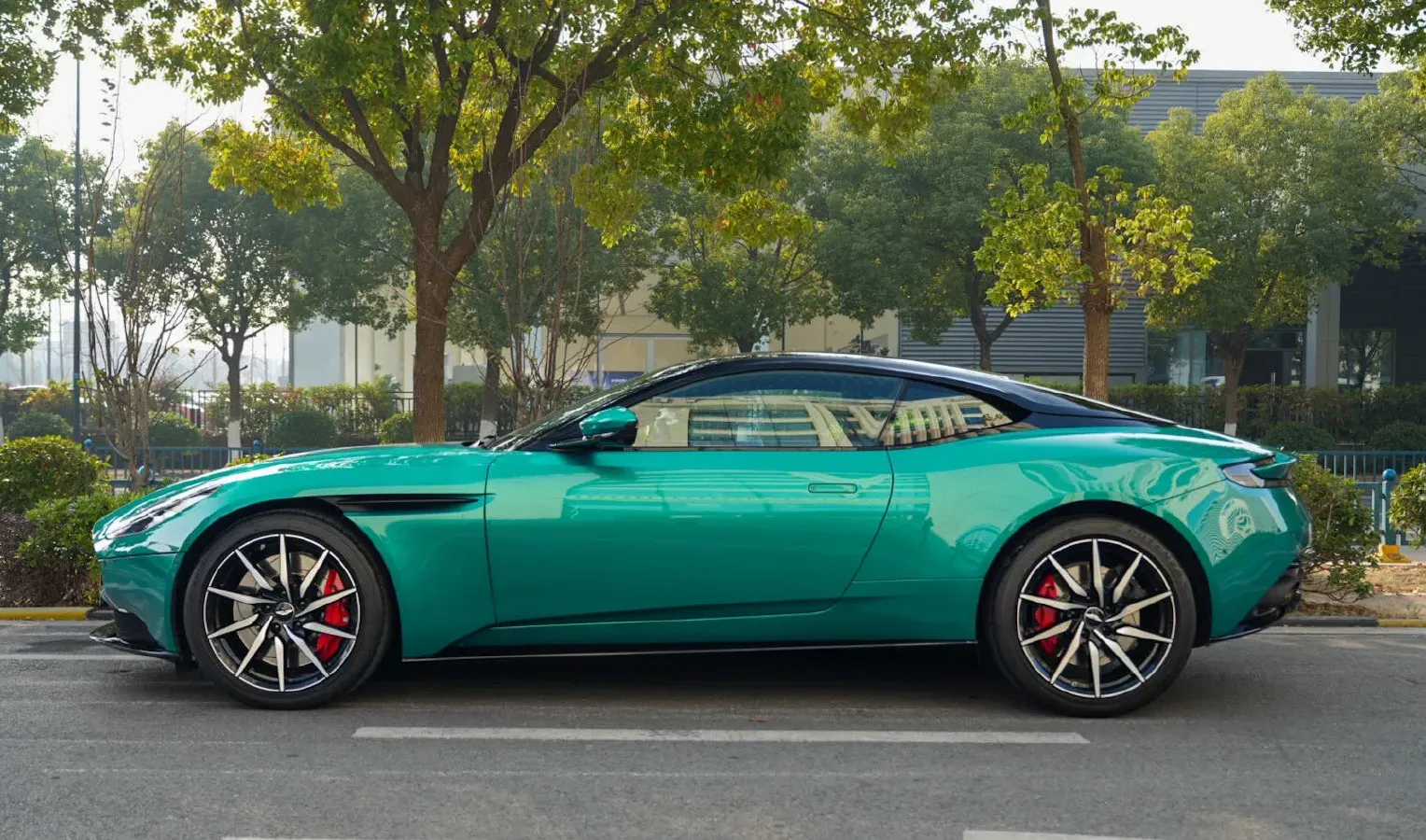 2019 Aston Martin DB11 4.0T 510HP V8 8AT,autocango,china used car exporter,china ev exporter,chinese used car exporter,chinese used ev exporter