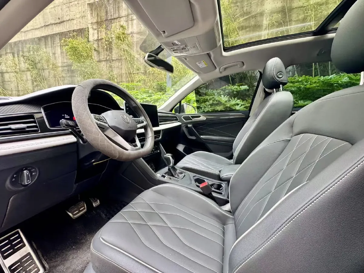 2023 Volkswagen Tiguan L 2.0T 186HP L4 7DCT,autocango,china used car exporter,china ev exporter,chinese used car exporter,chinese used ev exporter