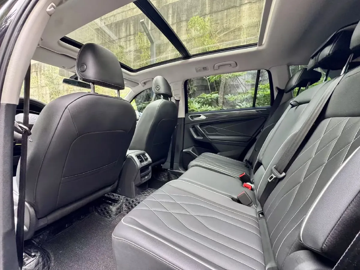 2023 Volkswagen Tiguan L 2.0T 186HP L4 7DCT,autocango,china used car exporter,china ev exporter,chinese used car exporter,chinese used ev exporter