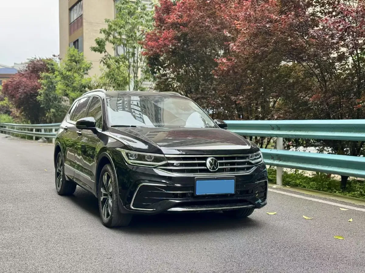 2023 Volkswagen Tiguan L 2.0T 186HP L4 7DCT,autocango,china used car exporter,china ev exporter,chinese used car exporter,chinese used ev exporter
