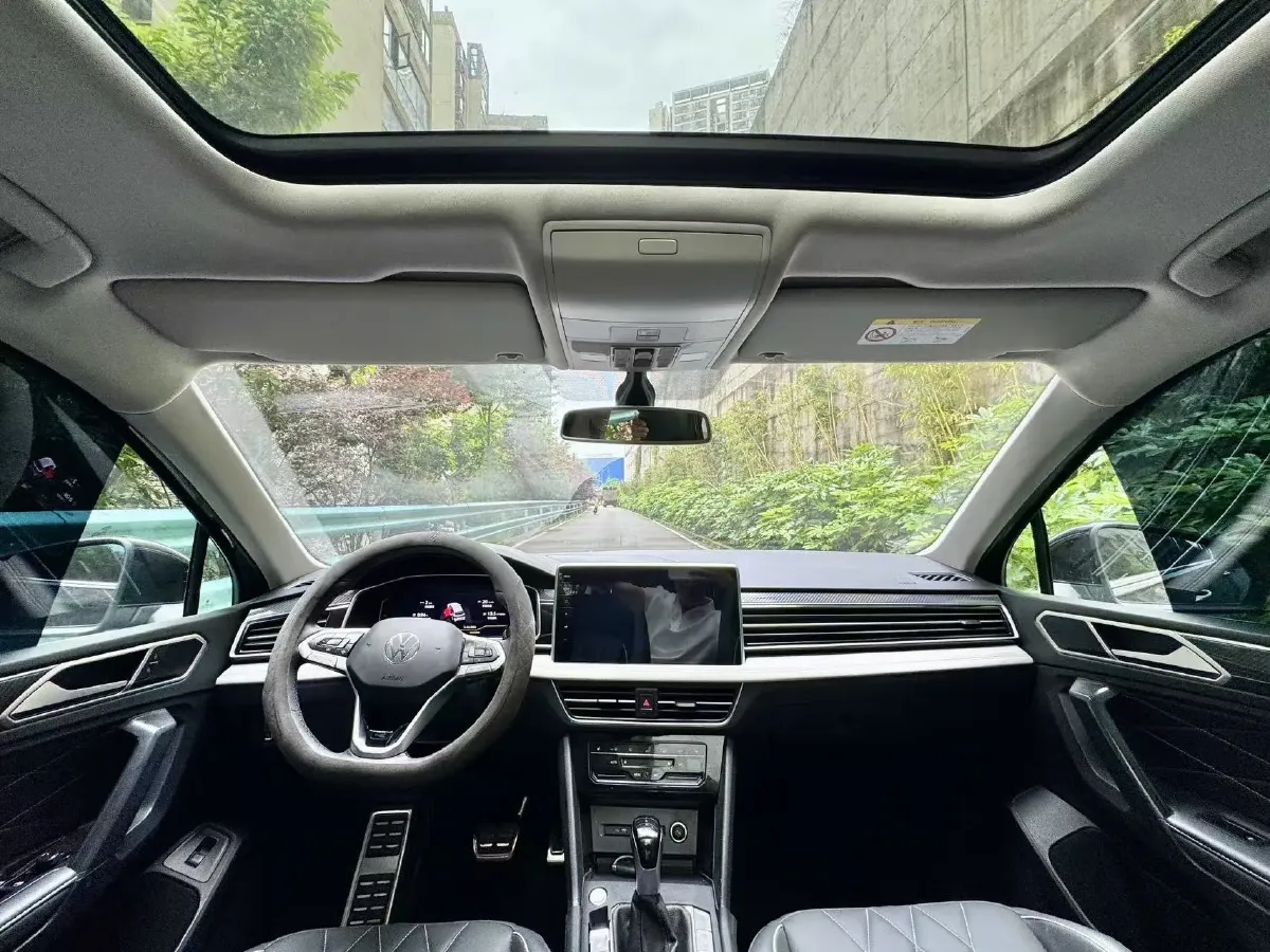 2023 Volkswagen Tiguan L 2.0T 186HP L4 7DCT,autocango,china used car exporter,china ev exporter,chinese used car exporter,chinese used ev exporter