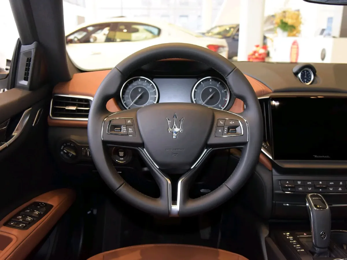 2021 Maserati Ghibli 2.0T 330HP L4 8AT,autocango,china used car exporter,china ev exporter,chinese used car exporter,chinese used ev exporter