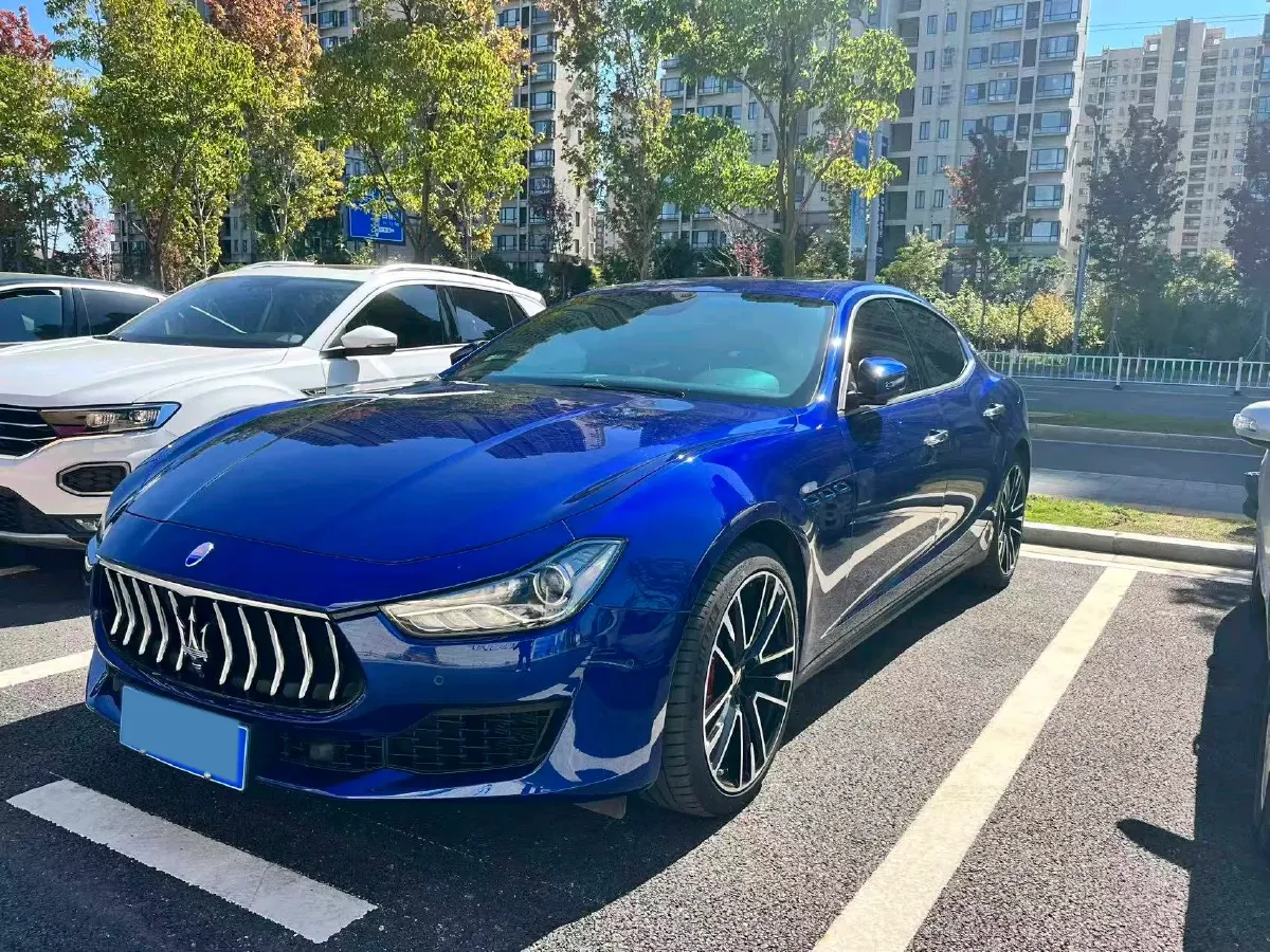 2021 Maserati Ghibli 2.0T 330HP L4 8AT,autocango,china used car exporter,china ev exporter,chinese used car exporter,chinese used ev exporter