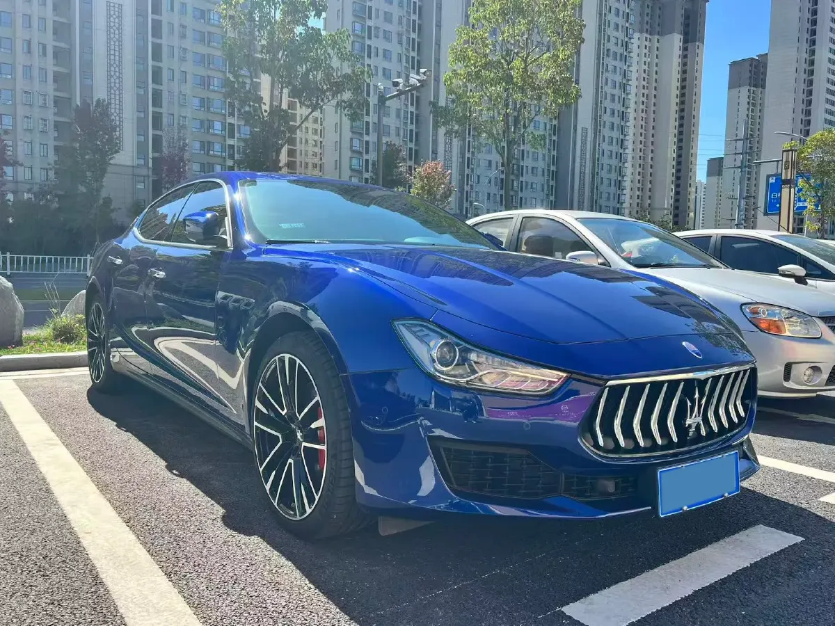 2021 Maserati Ghibli 2.0T 330HP L4 8AT,autocango,china used car exporter,china ev exporter,chinese used car exporter,chinese used ev exporter