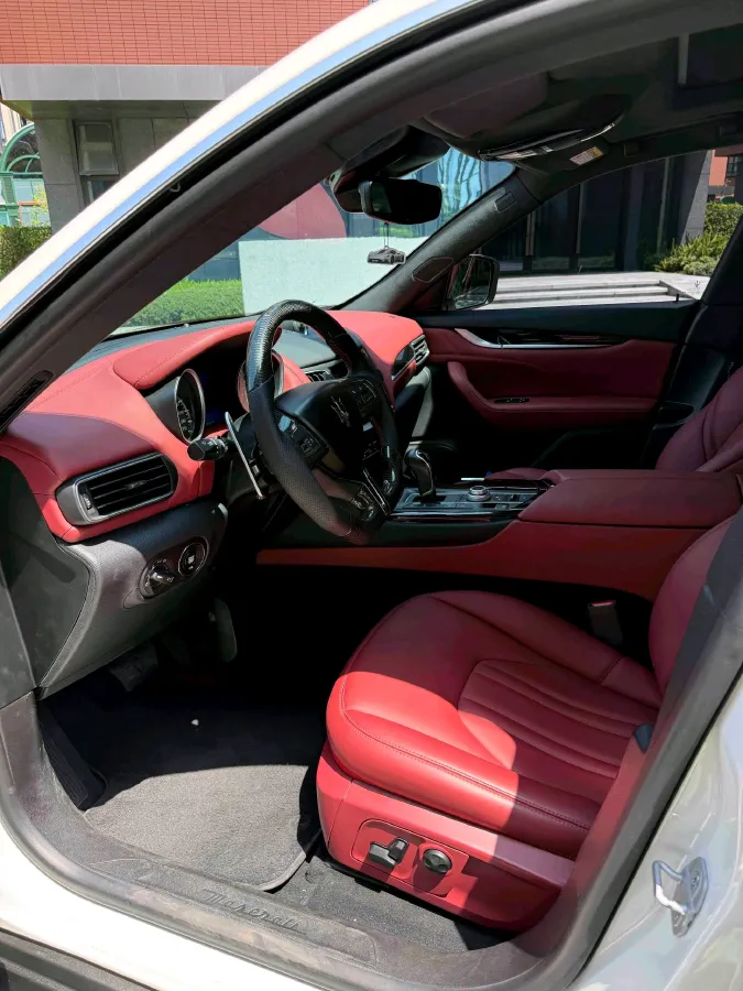 2018 Maserati Levante 3.0T 350HP V6 8AT,autocango,china used car exporter,china ev exporter,chinese used car exporter,chinese used ev exporter