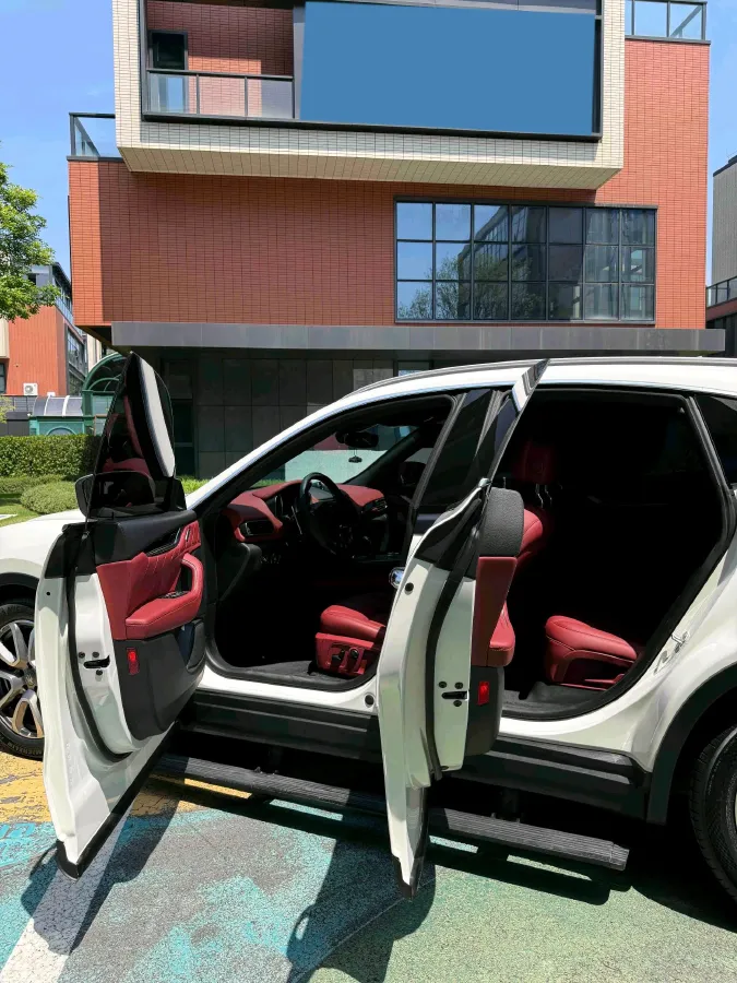 2018 Maserati Levante 3.0T 350HP V6 8AT,autocango,china used car exporter,china ev exporter,chinese used car exporter,chinese used ev exporter