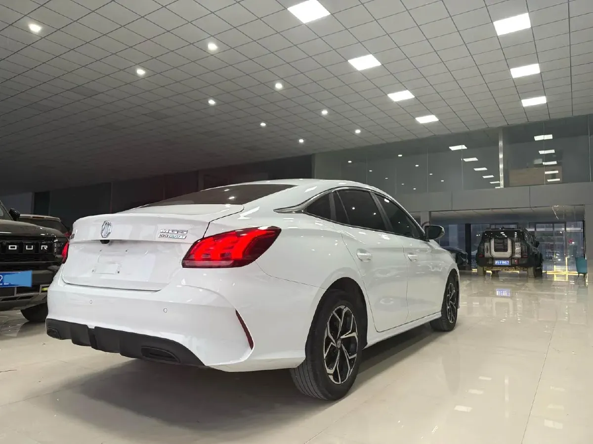 2022 MG 5 1.5L 120HP L4 5MT,autocango,china used car exporter,china ev exporter,chinese used car exporter,chinese used ev exporter